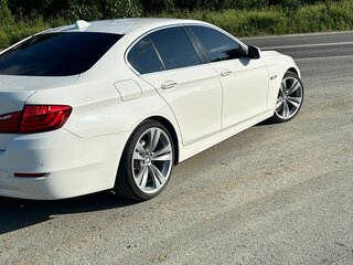 2013 BMW 5 серии 530d xDrive VI (F10/F11/F07), белый, 2000000 рублей, вид 2