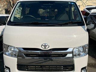 2018 Toyota HiAce H200 Рестайлинг, белый, 3650000 рублей, вид 1