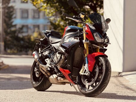 2018 BMW S 1000 R, красный, 1390000 рублей, вид 4