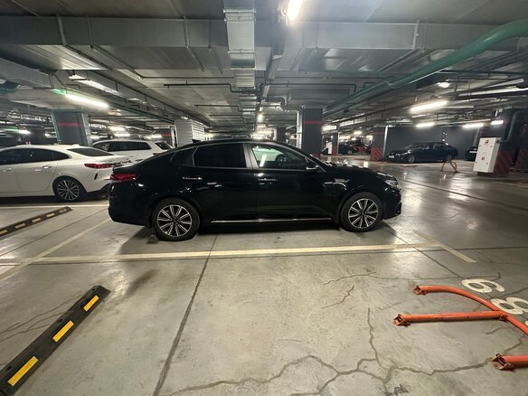2019 Kia Optima IV Рестайлинг, чёрный, 3000000 рублей - вид 2