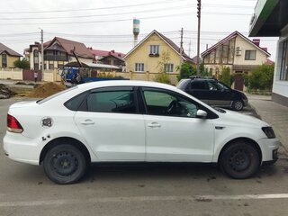 2018 Volkswagen Polo V Рестайлинг, белый, 1000000 рублей, вид 3