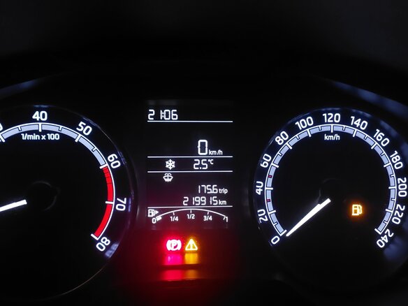 2018 Skoda Rapid I Рестайлинг, серебристый, 800000 рублей - вид 11