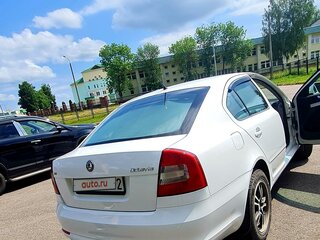 2010 Skoda Octavia II (A5) Рестайлинг, белый, 700000 рублей, вид 2