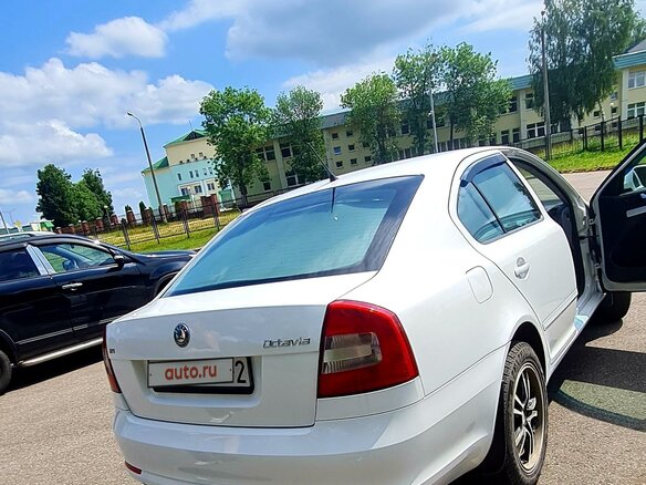 2010 Skoda Octavia II (A5) Рестайлинг, белый, 700000 рублей - вид 1