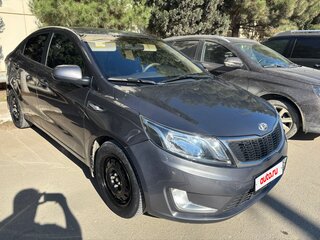 2013 Kia Rio 4-speed III, серый, 900000 рублей, вид 1