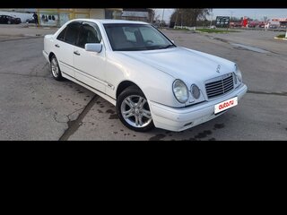 1996 Mercedes-Benz E-Класс 230 II (W210, S210), белый, 300000 рублей, вид 1