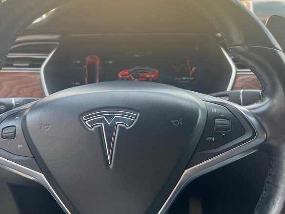 2017 Tesla Model S 75D I Рестайлинг, красный, 1650000 рублей - вид 4