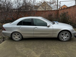 2002 Mercedes-Benz C-Класс 180 II (W203), серебристый, 400000 рублей, вид 3