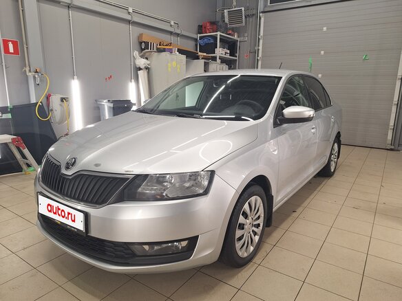 2018 Skoda Rapid I Рестайлинг, серебристый, 800000 рублей - вид 3