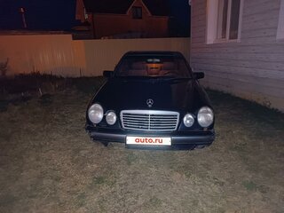 1997 Mercedes-Benz E-Класс 200 II (W210, S210), чёрный, 155000 рублей, вид 4