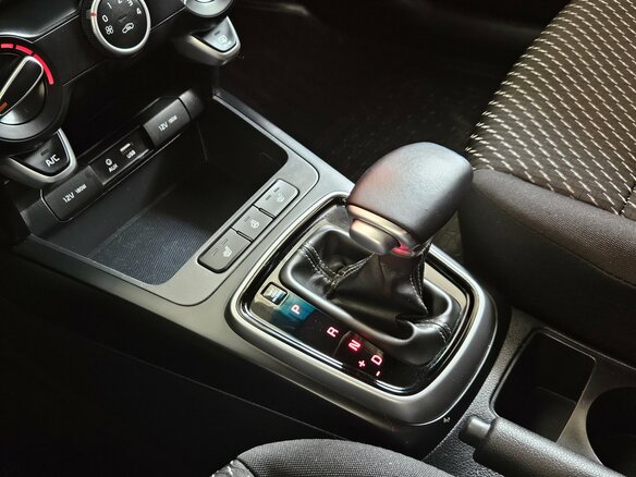 2020 Kia Rio X-Line IV, чёрный, 1615000 рублей - вид 17