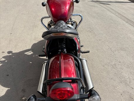 2021 Triumph Bonneville Bobber, красный, 2150000 рублей, вид 4
