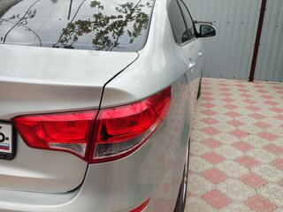 2017 Kia Rio III Рестайлинг, серебристый, 1370000 рублей, вид 5
