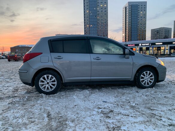 2008 Nissan Tiida I, серый, 730000 рублей - вид 3