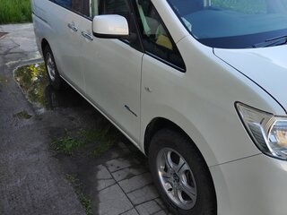 2012 Nissan Serena IV (C26), белый, 1400000 рублей, вид 3