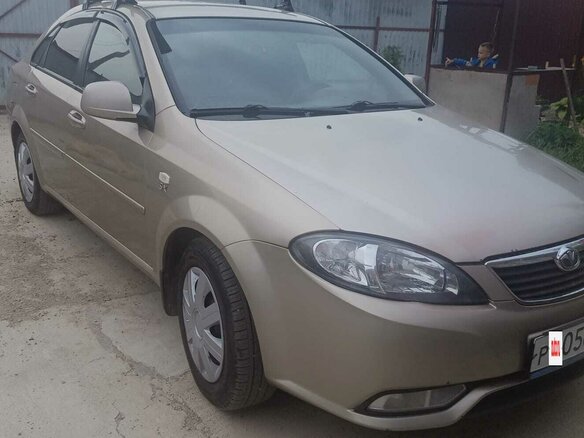 2014 Daewoo Gentra II, бежевый, 500000 рублей - вид 4