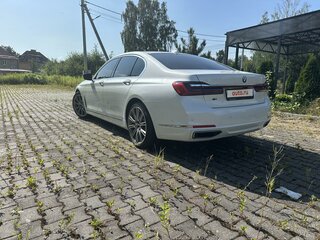 2019 BMW 7 серии 730d VI (G11/G12) Рестайлинг, белый, 6200000 рублей, вид 4