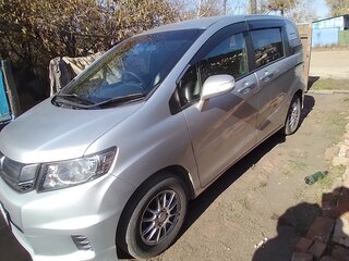2015 Honda Freed Spike I Рестайлинг 2, серебристый, 1350000 рублей, вид 4