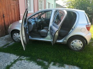 2001 Toyota Vitz I (P10), серый, 400000 рублей, вид 1