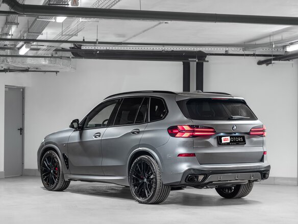 2024 BMW X5 40d IV (G05/G18) Рестайлинг, серый - вид 6