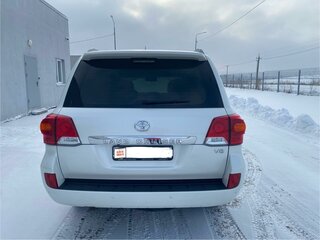 2014 Toyota Land Cruiser 200 Series Рестайлинг 1, белый, 4500000 рублей, вид 3