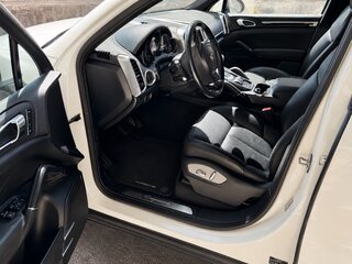2011 Porsche Cayenne Diesel II (958), белый, 2699000 рублей, вид 3