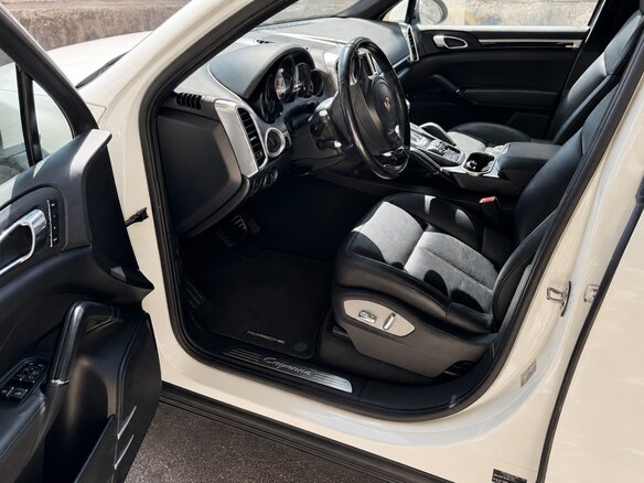 2011 Porsche Cayenne Diesel II (958), белый, 2599000 рублей - вид 2