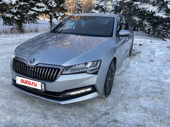 2019 Skoda Superb III Рестайлинг, серый, 3500000 рублей - вид 2