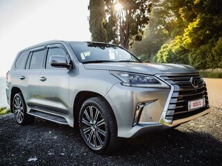 2018 Lexus LX 570 III Рестайлинг 2, серый, 9500000 рублей, вид 4