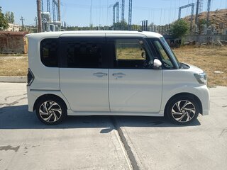 2019 Daihatsu Tanto III Рестайлинг, белый, 925000 рублей, вид 5