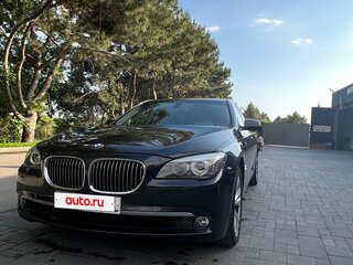 2010 BMW 7 серии Long 740Li V (F01/F02/F04), серый, 1900000 рублей, вид 3