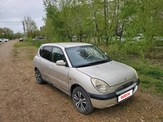 1999 Daihatsu Sirion I (M1), белый, 365000 рублей, вид 1