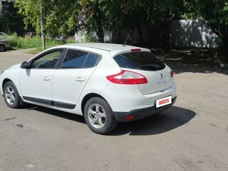 2013 Renault Megane III Рестайлинг, белый, 820000 рублей, вид 4