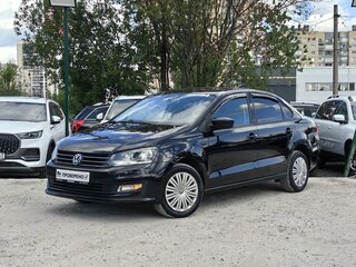 2017 Volkswagen Polo V Рестайлинг, чёрный, 859000 рублей, вид 1