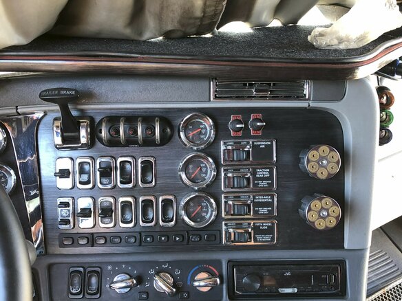 2000 Freightliner Century Class, красный, 1600000 рублей - вид 10