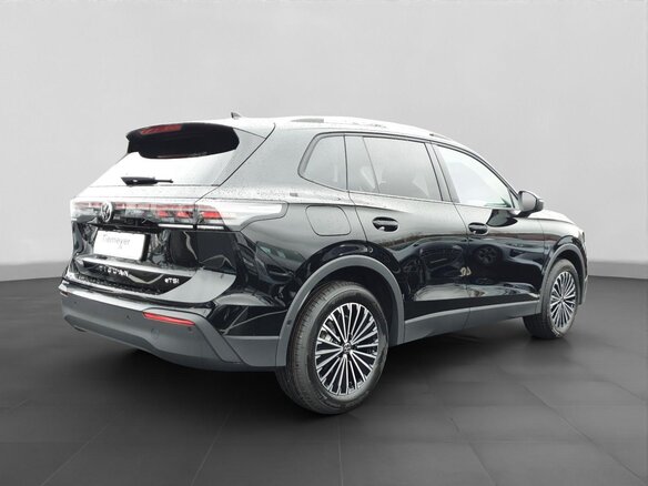 2026 Volkswagen Tiguan III, чёрный, 5239000 рублей - вид 1