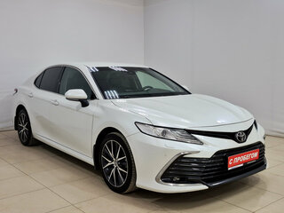 2021 Toyota Camry VIII (XV70) Рестайлинг, белый, 3060000 рублей, вид 3