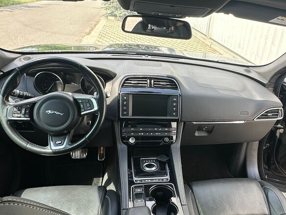 2016 Jaguar F-Pace I, чёрный, 2900000 рублей - вид 7