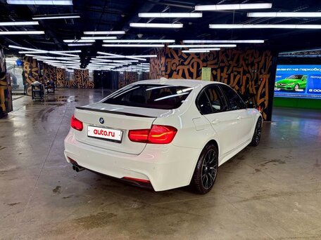 2016 BMW 3 серии 320i xDrive VI (F3x) Рестайлинг, белый, 2450000 рублей, вид 3