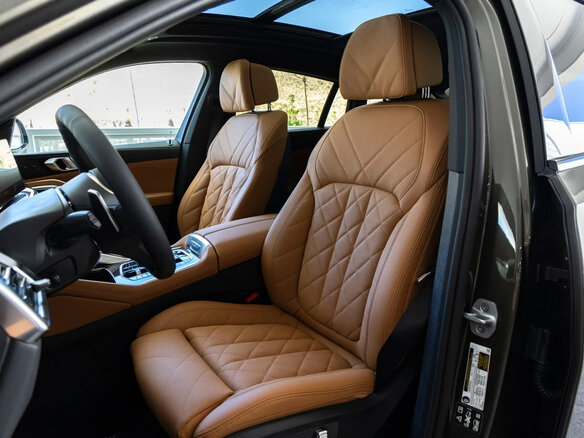 2026 BMW X6 40i III (G06) Рестайлинг, серебристый - вид 13