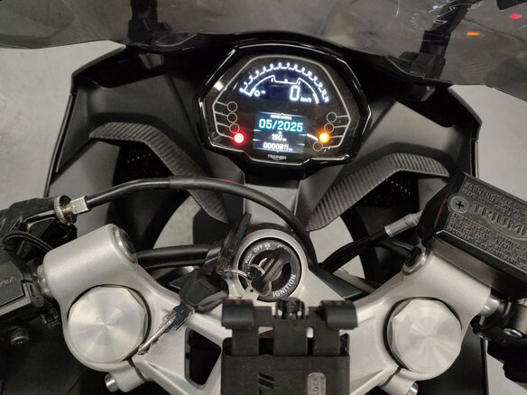 2024 Triumph Daytona 660, чёрный, 1100000 рублей - вид 4