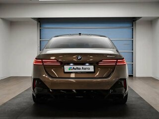 2025 BMW 5 серии 520i VIII (G60/G61/G68), бежевый, 6840000 рублей, вид 5
