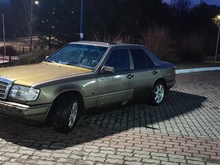 1988 Mercedes-Benz W124 230 4-speed, золотистый, 190000 рублей, вид 1
