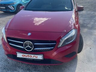 2013 Mercedes-Benz A-Класс 180 III (W176), красный, 1150000 рублей, вид 4