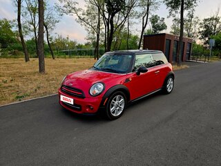 2013 Mini Hatch Cooper II (R56) Рестайлинг, красный, 900000 рублей, вид 1