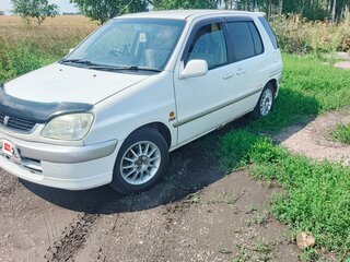 2000 Toyota Raum I, белый, 300000 рублей, вид 1