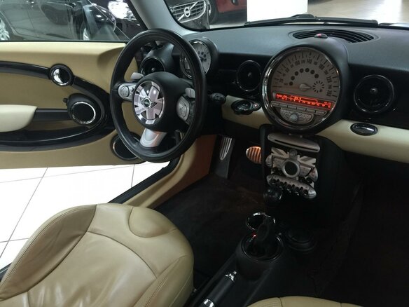 2010 Mini Hatch Cooper S II (R56) Рестайлинг, чёрный - вид 4