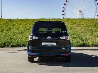 2018 Toyota Sienta II, чёрный, 1349000 рублей, вид 4