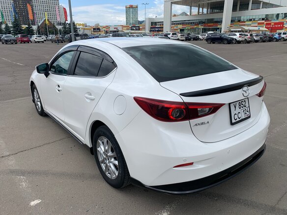 2018 Mazda Axela III Рестайлинг, белый, 1350000 рублей - вид 5