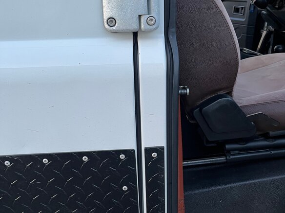 2004 Land Rover Defender 130 I, белый - вид 19